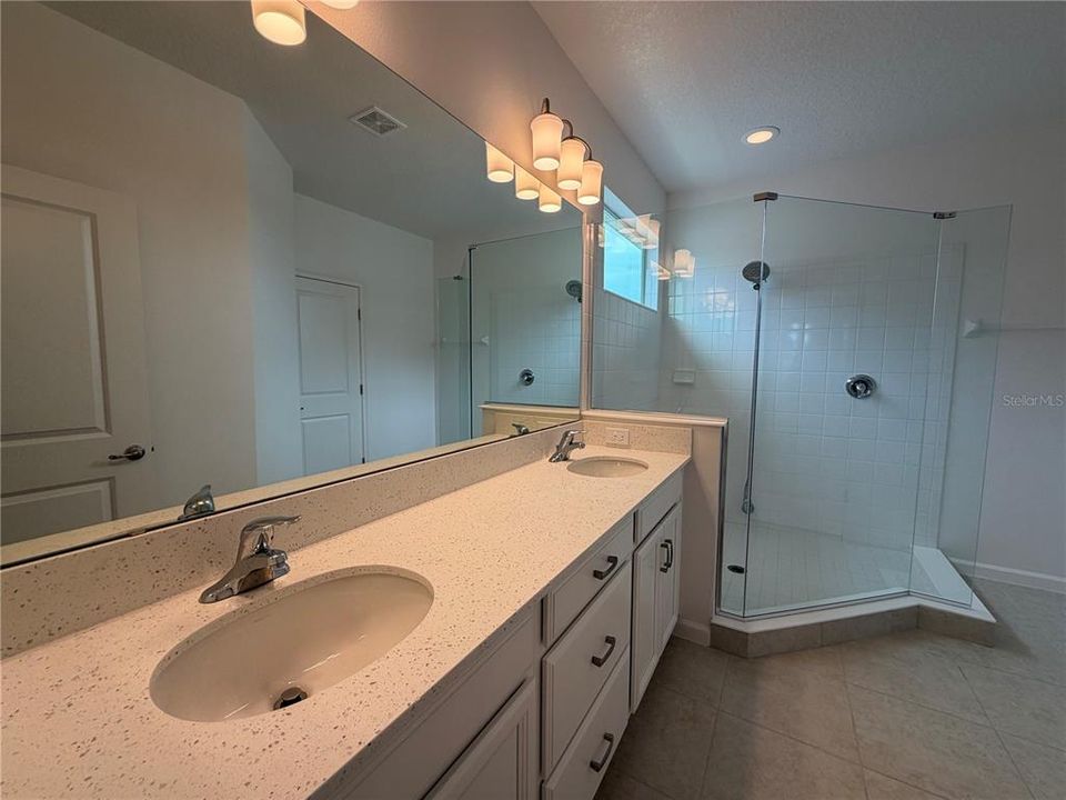 For Sale: $389,900 (5 beds, 3 baths, 3275 Square Feet)