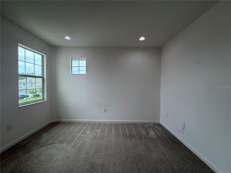 For Sale: $389,900 (5 beds, 3 baths, 3275 Square Feet)