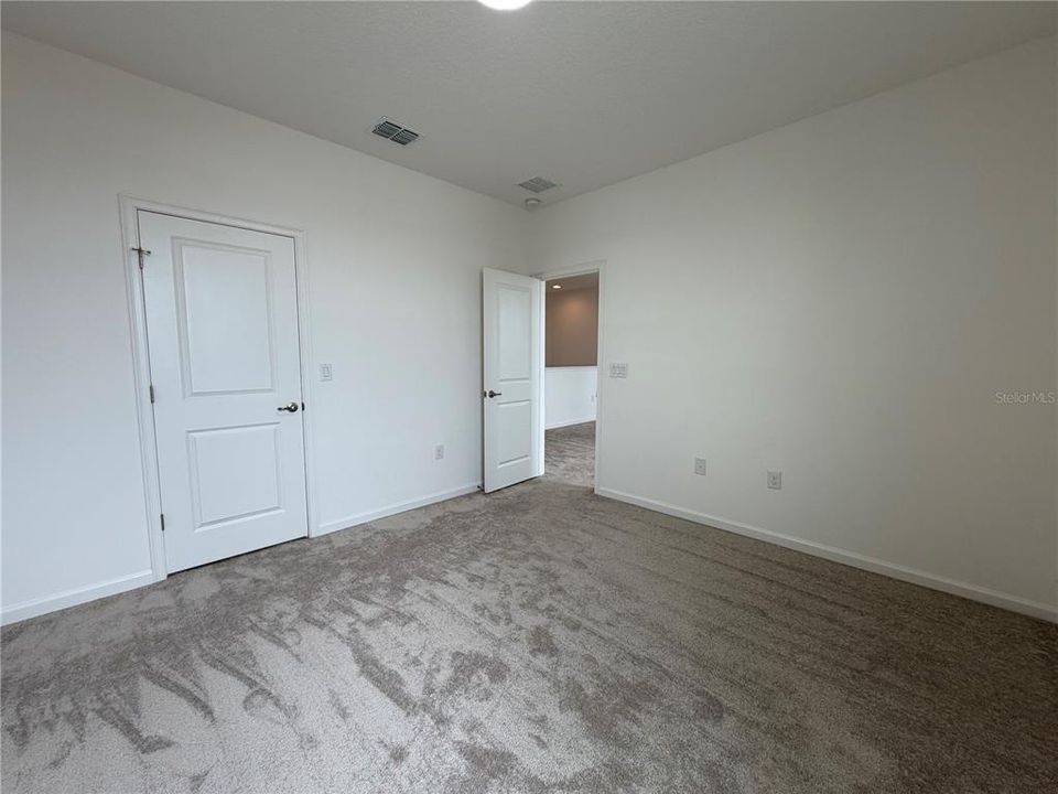 For Sale: $389,900 (5 beds, 3 baths, 3275 Square Feet)