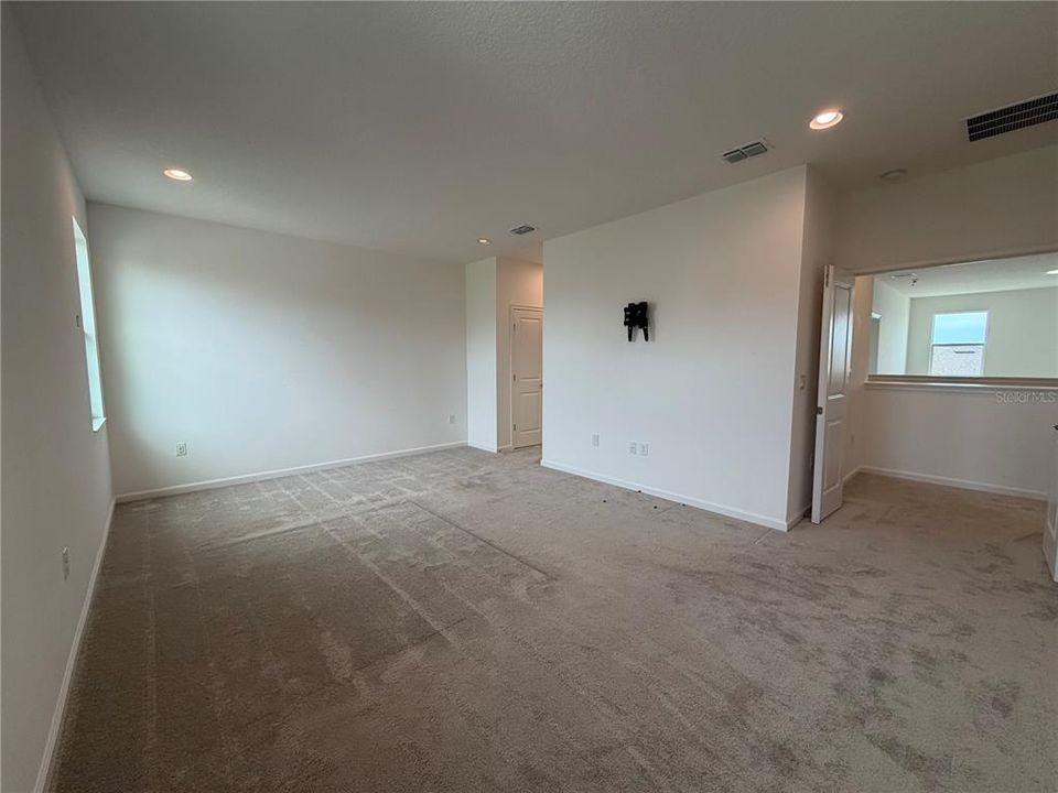 For Sale: $389,900 (5 beds, 3 baths, 3275 Square Feet)