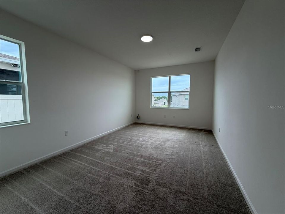 For Sale: $389,900 (5 beds, 3 baths, 3275 Square Feet)