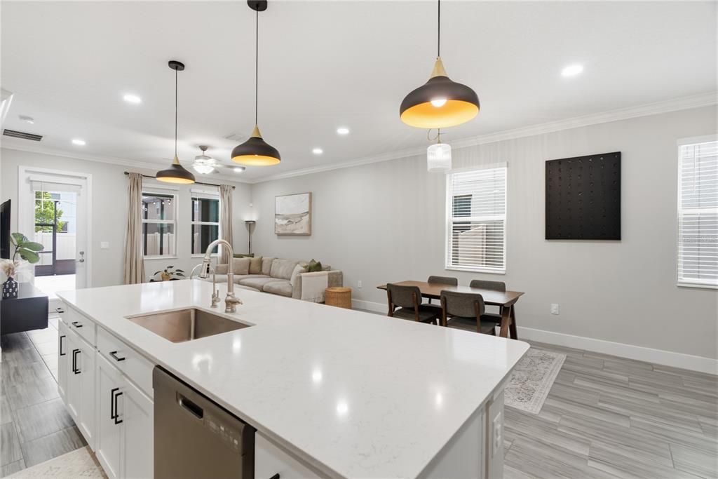En Venta: $459,000 (5 camas, 3 baños, 2466 Pies cuadrados)