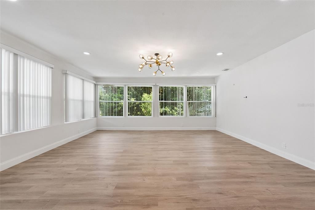 En Venta: $849,900 (4 camas, 2 baños, 2331 Pies cuadrados)