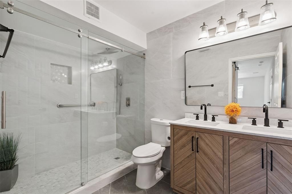 En Venta: $849,900 (4 camas, 2 baños, 2331 Pies cuadrados)