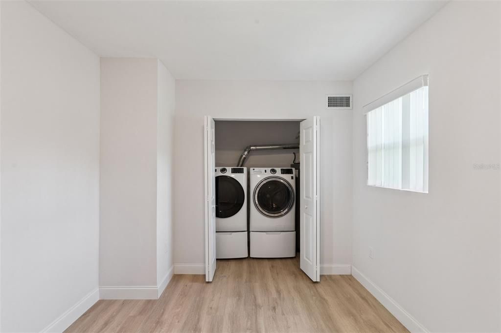 En Venta: $849,900 (4 camas, 2 baños, 2331 Pies cuadrados)