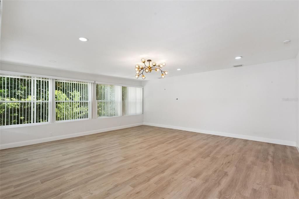 En Venta: $849,900 (4 camas, 2 baños, 2331 Pies cuadrados)