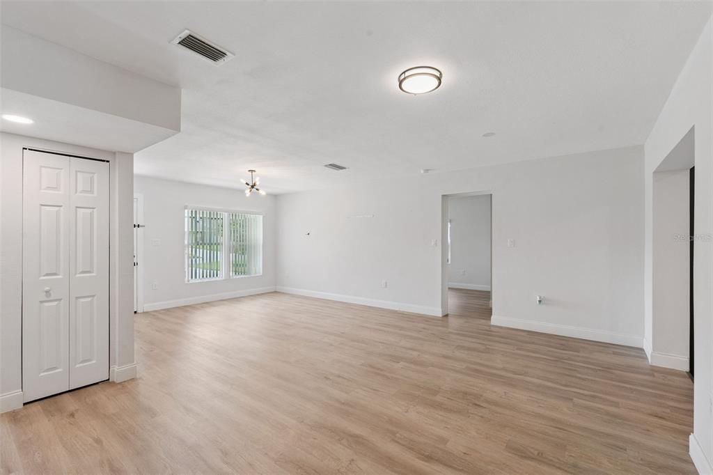 En Venta: $849,900 (4 camas, 2 baños, 2331 Pies cuadrados)