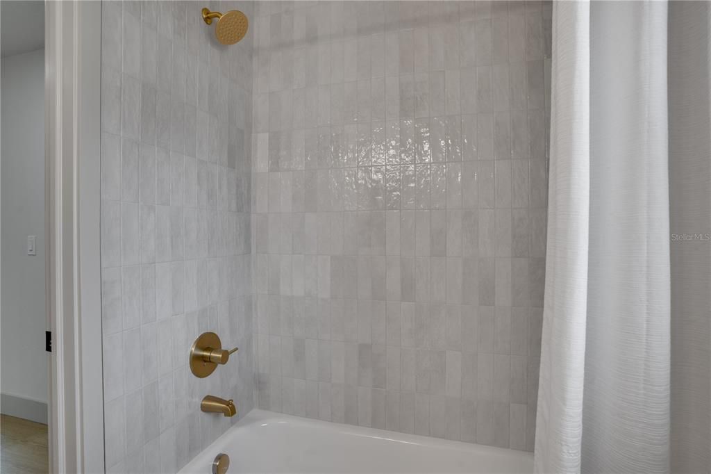 Activo con contrato: $349,000 (3 camas, 2 baños, 1128 Pies cuadrados)