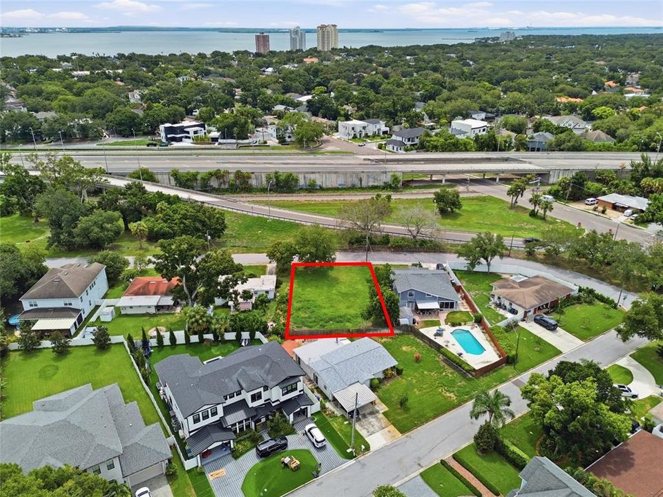 En Venta: $649,900 (0.19 acres)