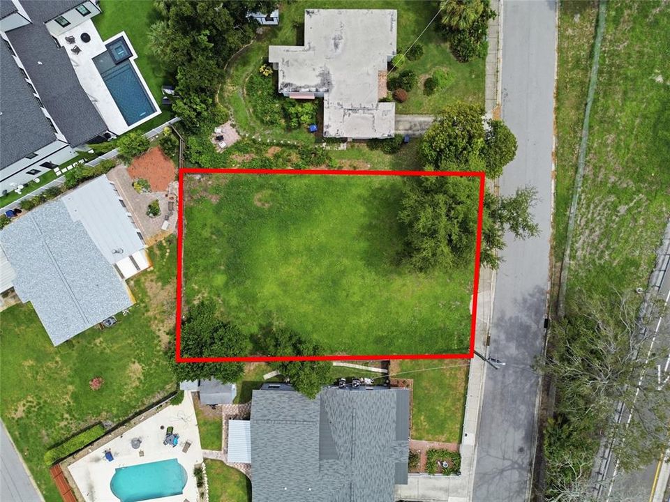En Venta: $649,900 (0.19 acres)