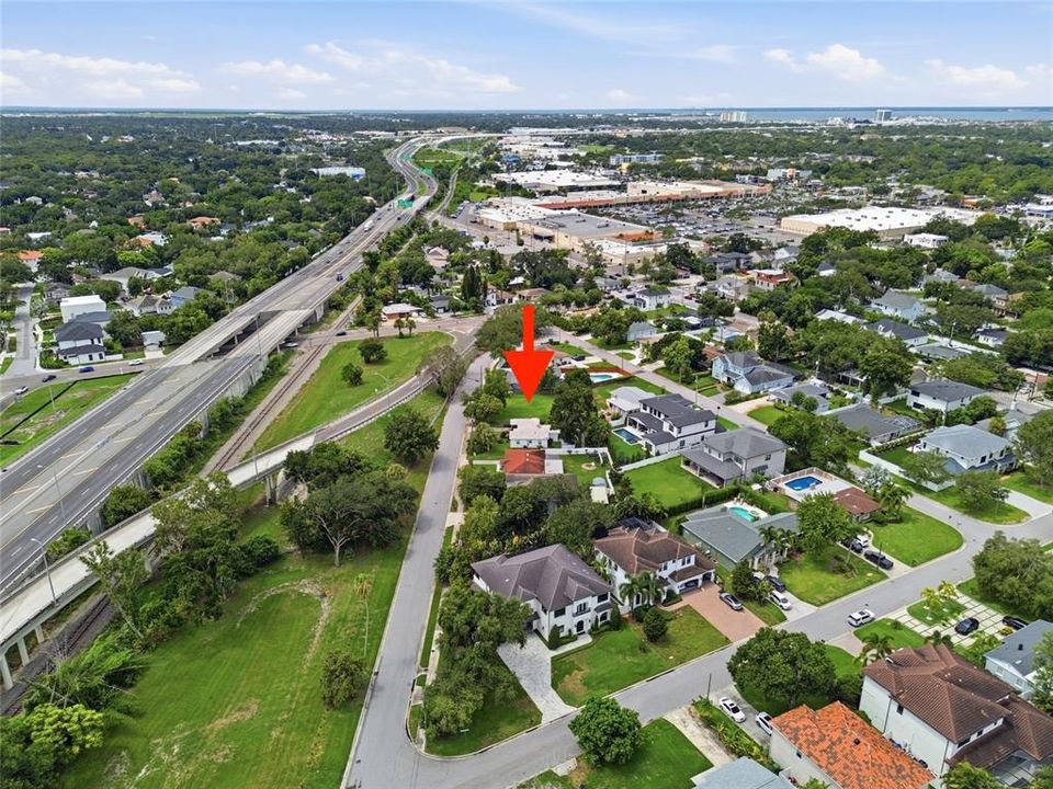 En Venta: $649,900 (0.19 acres)