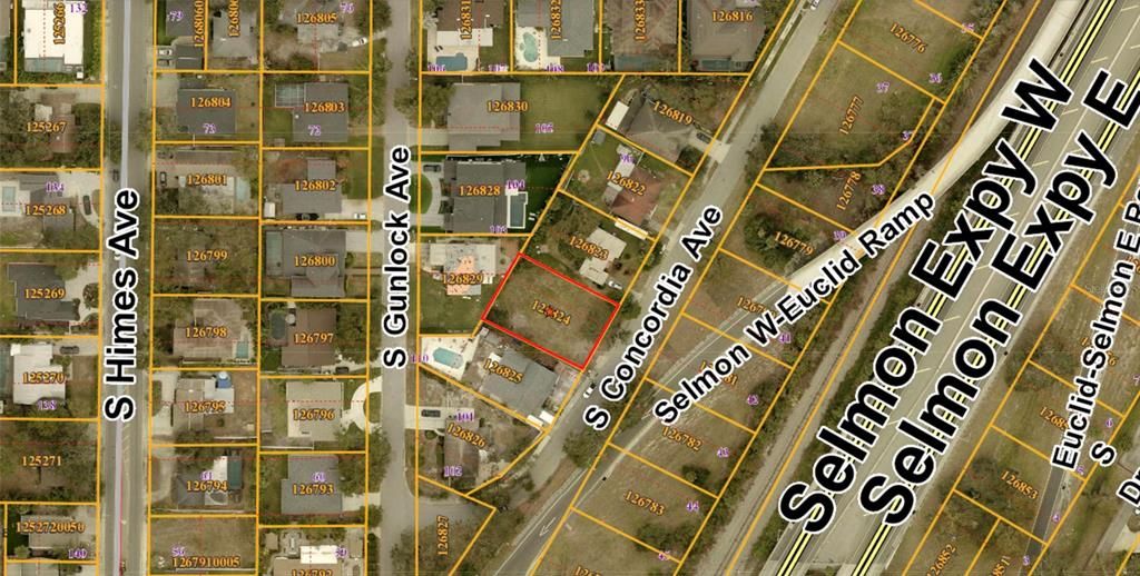 En Venta: $649,900 (0.19 acres)