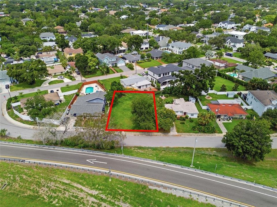 En Venta: $649,900 (0.19 acres)