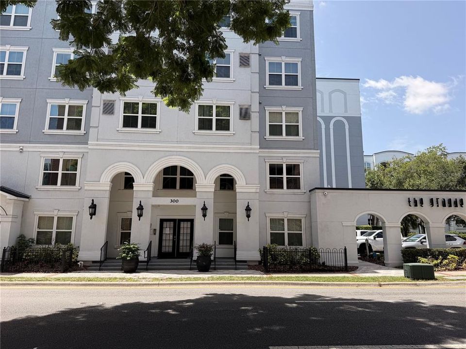 Active With Contract: $160,000 (2 beds, 2 baths, 1115 Square Feet)
