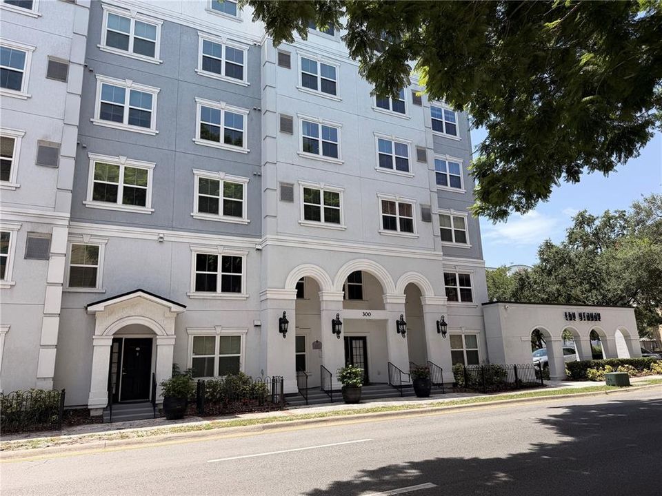 Active With Contract: $160,000 (2 beds, 2 baths, 1115 Square Feet)