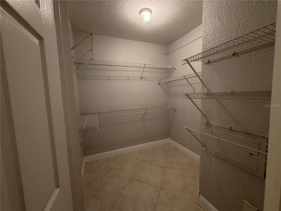 Active With Contract: $160,000 (2 beds, 2 baths, 1115 Square Feet)