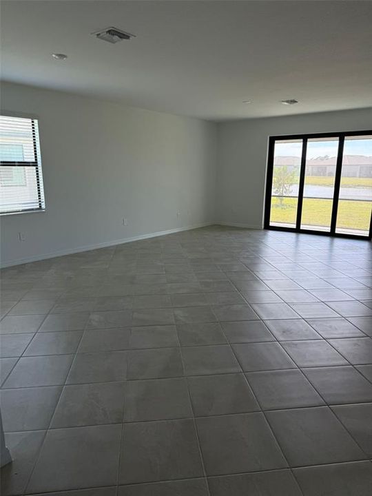 En Renta: $2,450 (4 camas, 3 baños, 2027 Pies cuadrados)