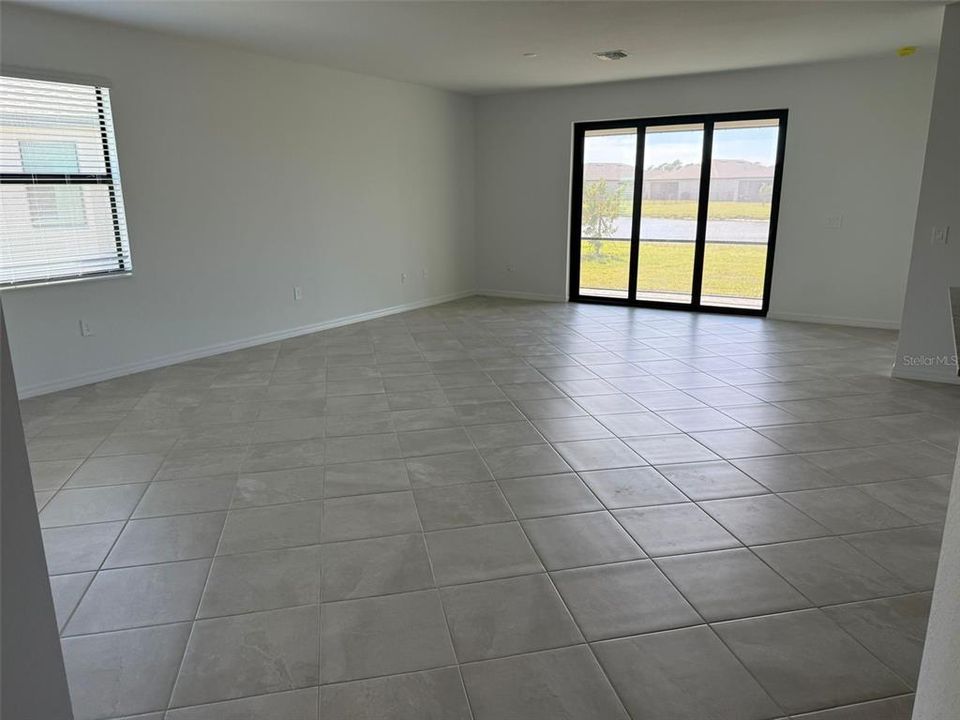 En Renta: $2,450 (4 camas, 3 baños, 2027 Pies cuadrados)