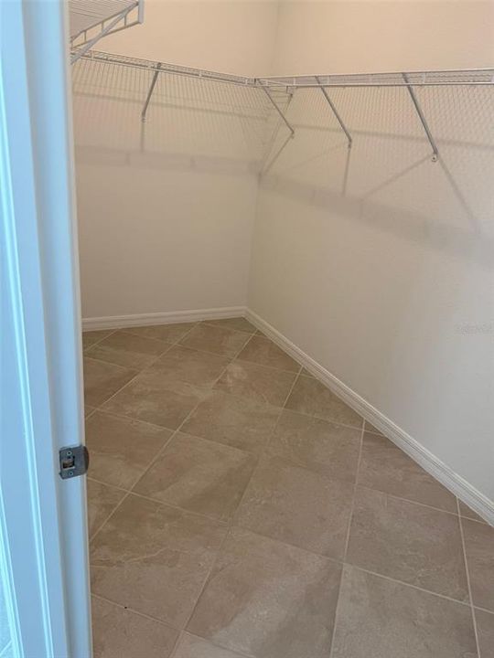 En Renta: $2,450 (4 camas, 3 baños, 2027 Pies cuadrados)