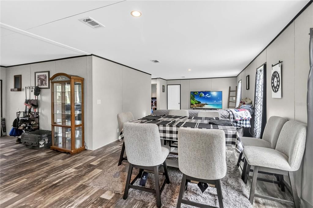 En Venta: $449,900 (4 camas, 2 baños, 1768 Pies cuadrados)