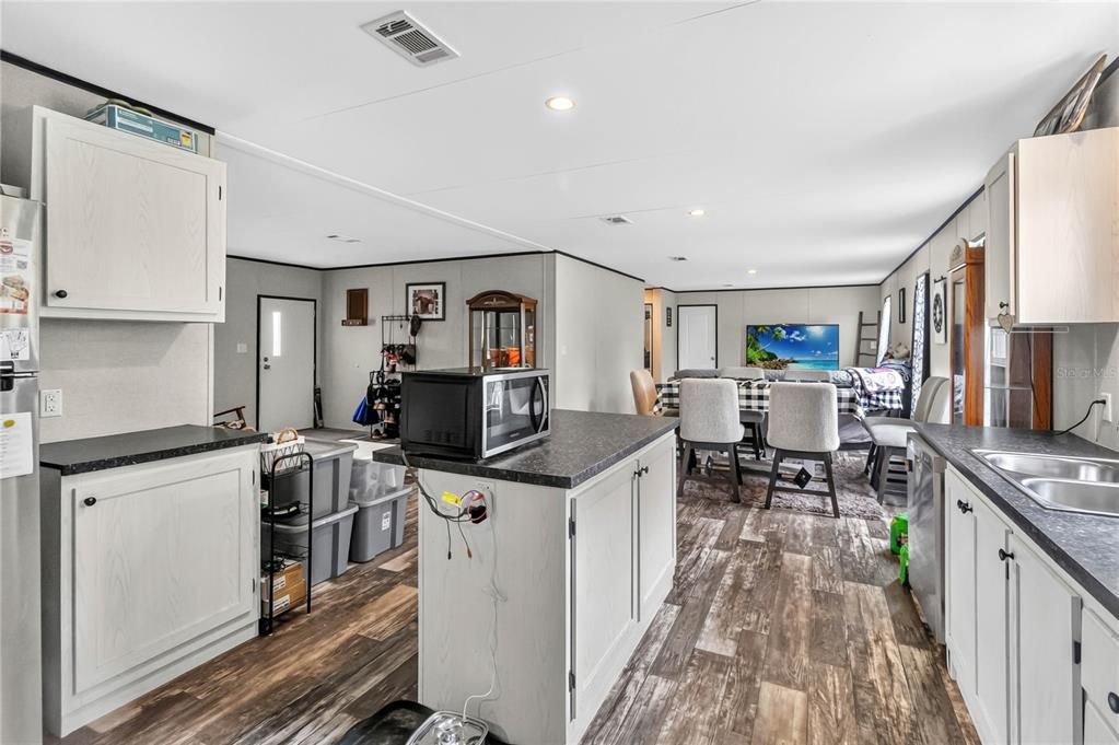 En Venta: $449,900 (4 camas, 2 baños, 1768 Pies cuadrados)
