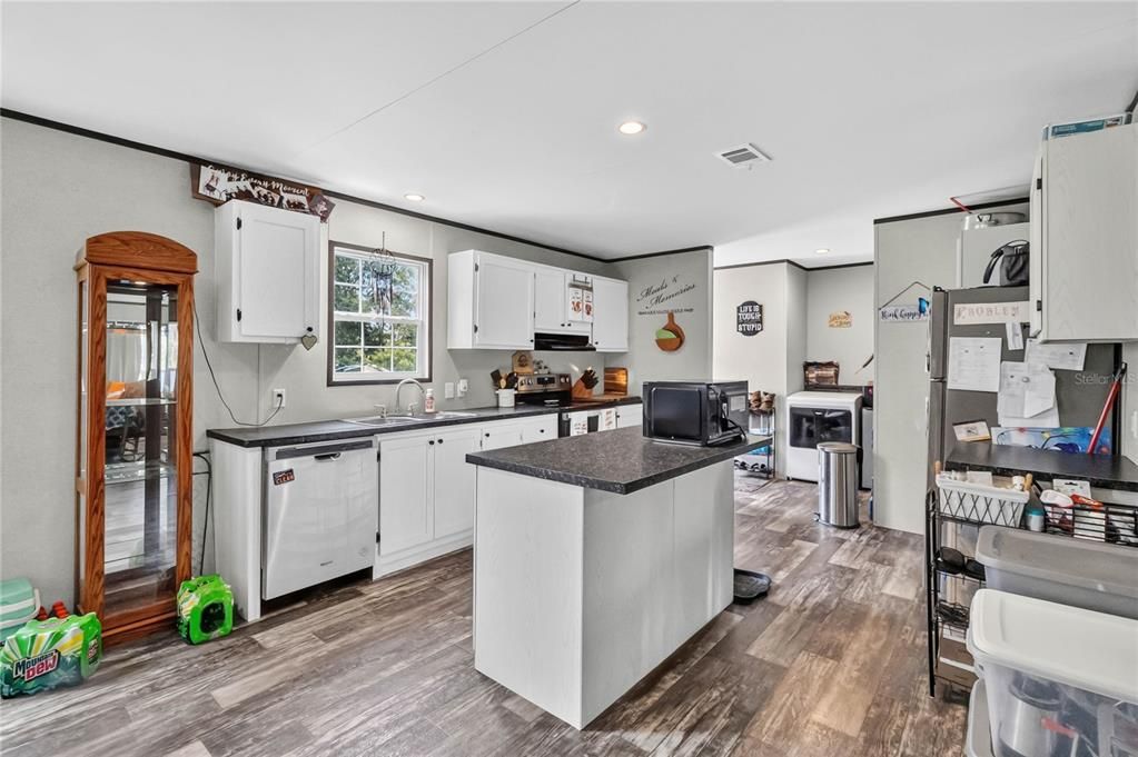En Venta: $449,900 (4 camas, 2 baños, 1768 Pies cuadrados)