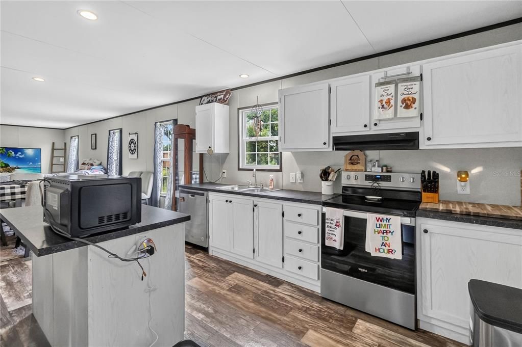 En Venta: $449,900 (4 camas, 2 baños, 1768 Pies cuadrados)