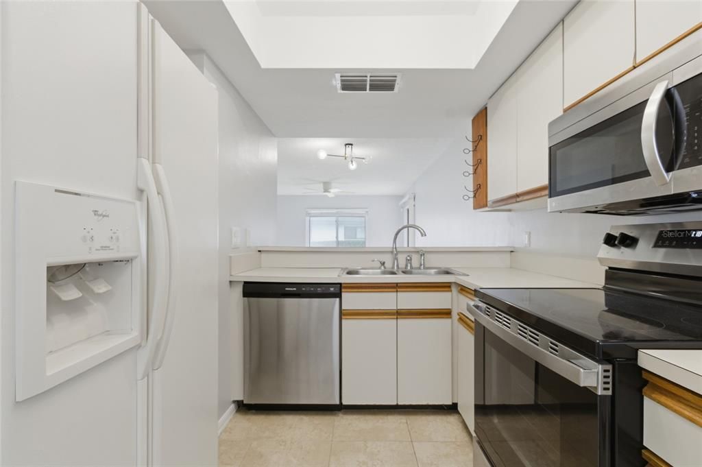 For Rent: $1,750 (2 beds, 2 baths, 1005 Square Feet)