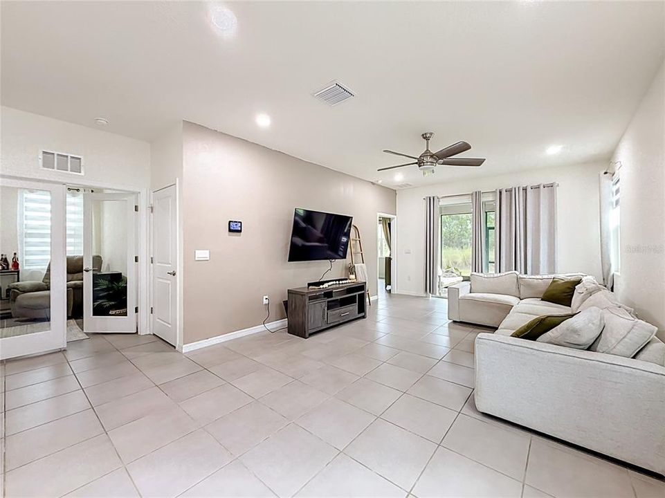 For Sale: $290,000 (2 beds, 2 baths, 1622 Square Feet)