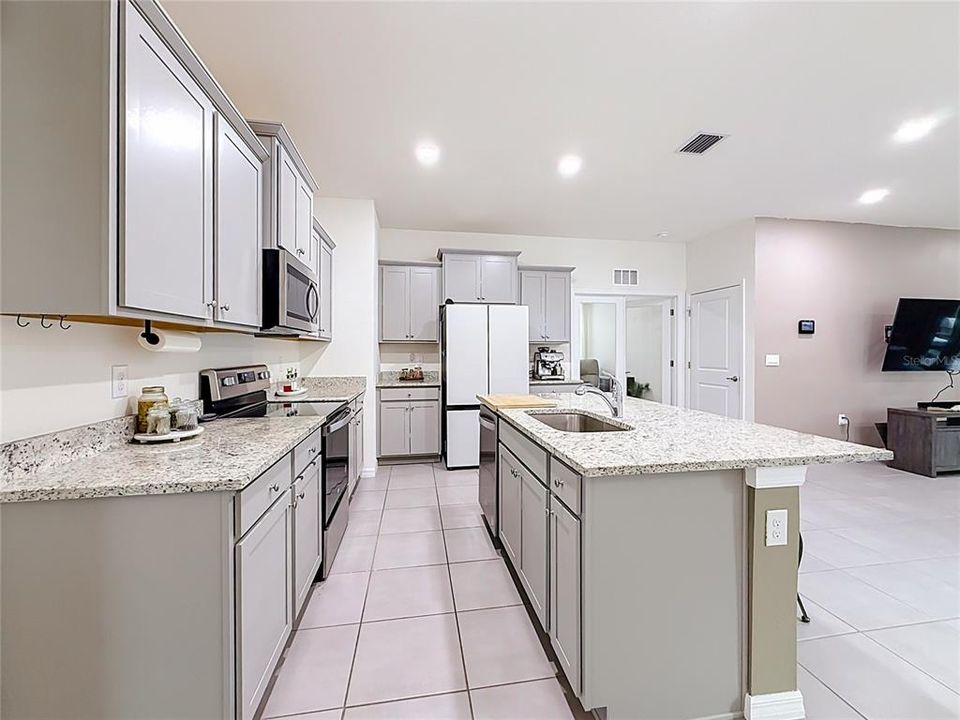 For Sale: $290,000 (2 beds, 2 baths, 1622 Square Feet)