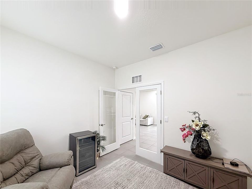For Sale: $290,000 (2 beds, 2 baths, 1622 Square Feet)
