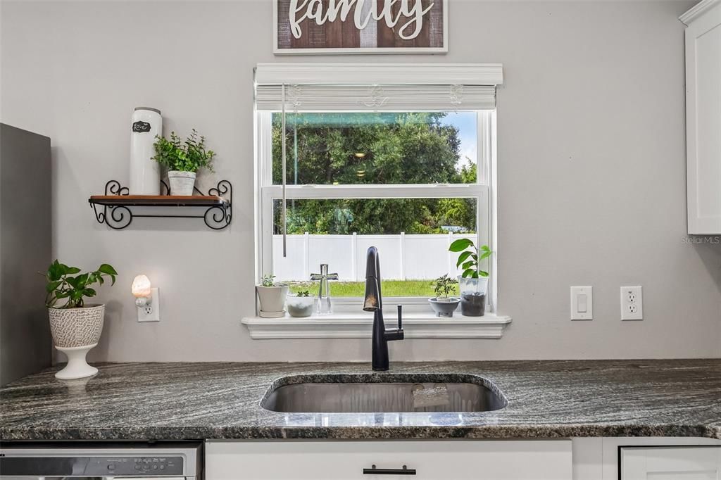 For Sale: $295,000 (3 beds, 2 baths, 1191 Square Feet)