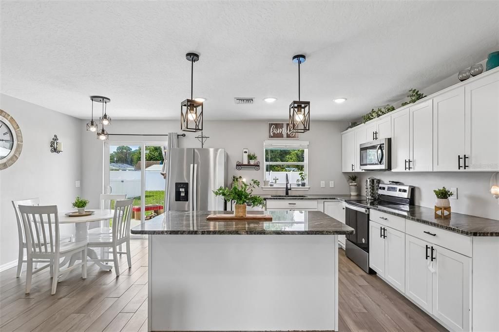 For Sale: $295,000 (3 beds, 2 baths, 1191 Square Feet)