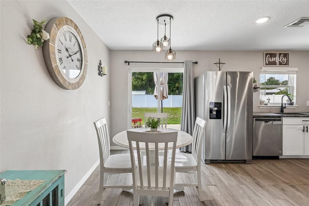 For Sale: $295,000 (3 beds, 2 baths, 1191 Square Feet)