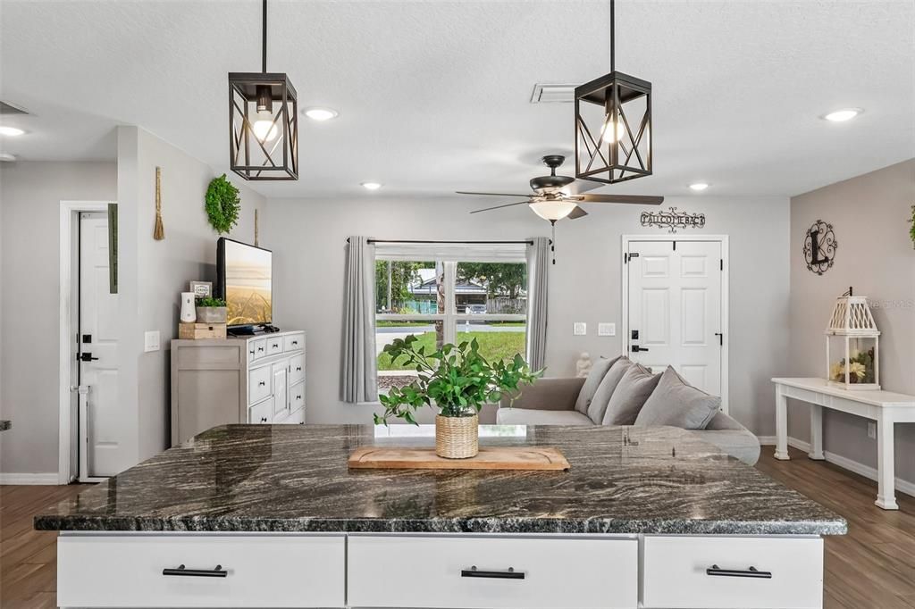 For Sale: $295,000 (3 beds, 2 baths, 1191 Square Feet)