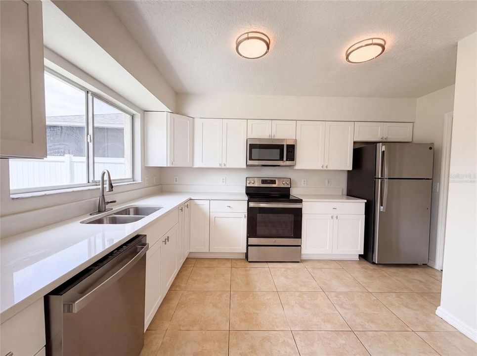 For Sale: $295,000 (3 beds, 2 baths, 1086 Square Feet)