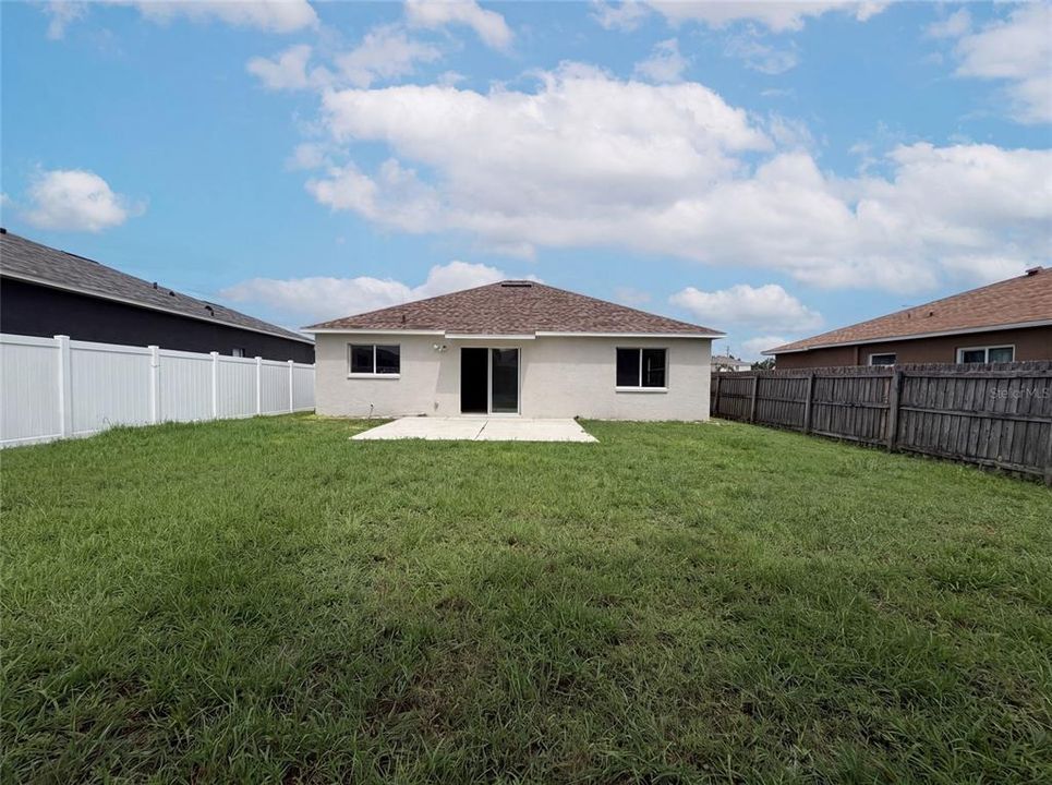 For Sale: $295,000 (3 beds, 2 baths, 1086 Square Feet)