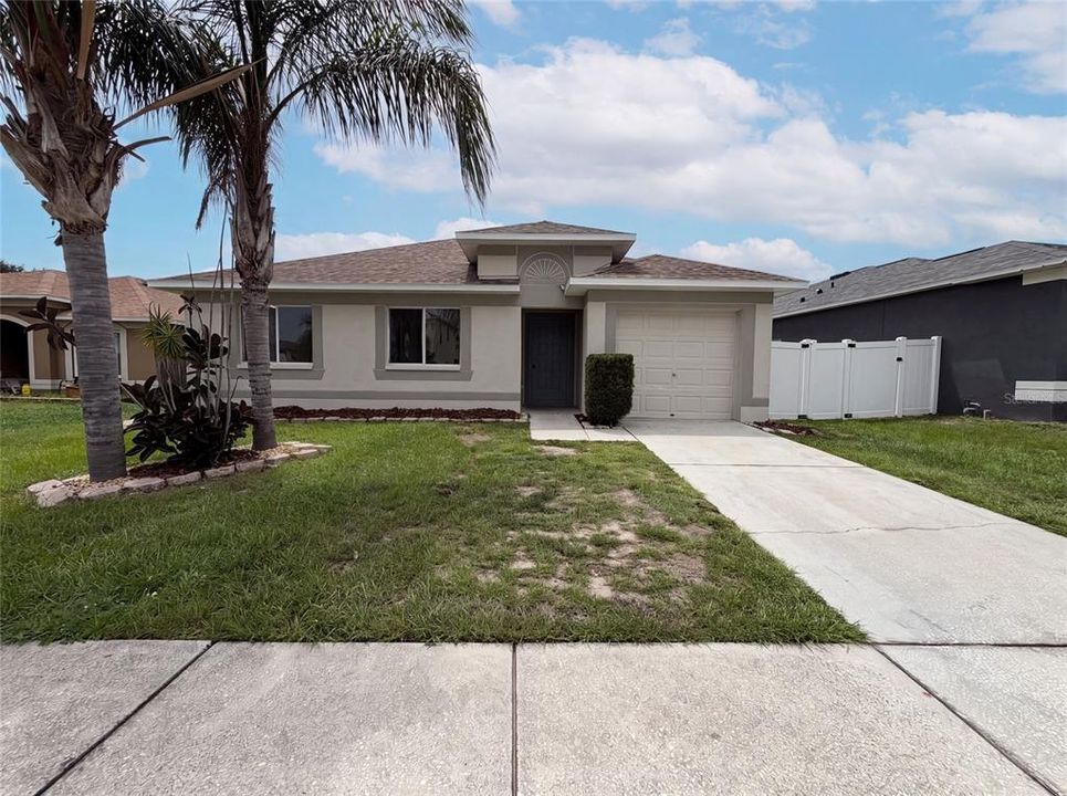 For Sale: $295,000 (3 beds, 2 baths, 1086 Square Feet)