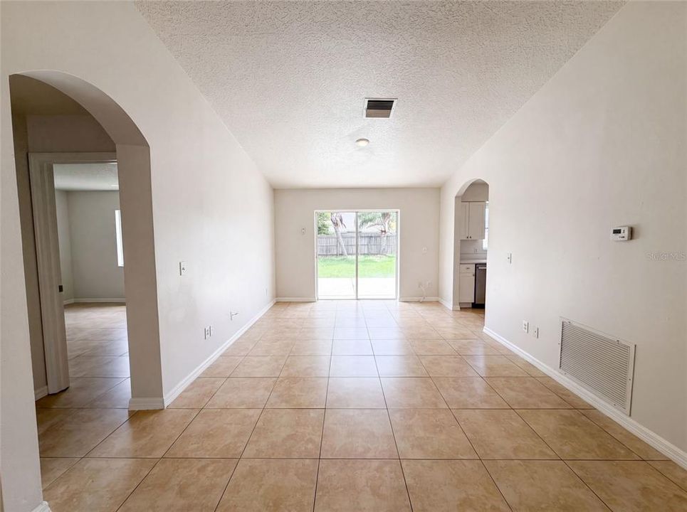 For Sale: $295,000 (3 beds, 2 baths, 1086 Square Feet)