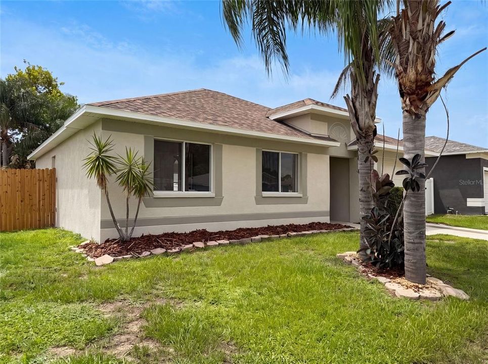 For Sale: $295,000 (3 beds, 2 baths, 1086 Square Feet)