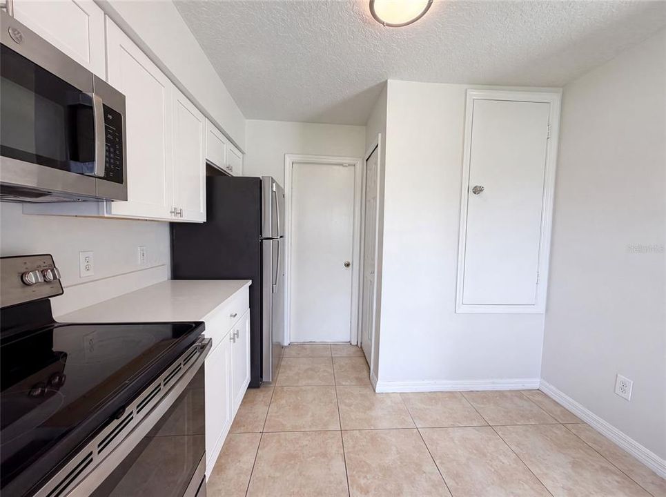 For Sale: $295,000 (3 beds, 2 baths, 1086 Square Feet)