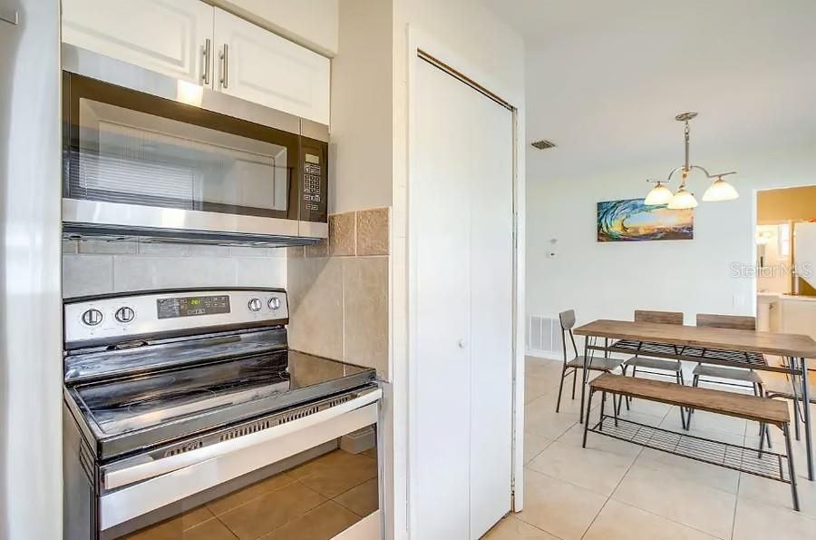 En Venta: $409,900 (2 camas, 2 baños, 1355 Pies cuadrados)