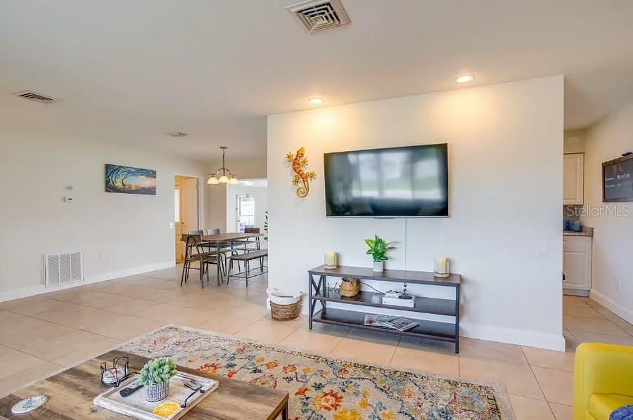 En Venta: $409,900 (2 camas, 2 baños, 1355 Pies cuadrados)