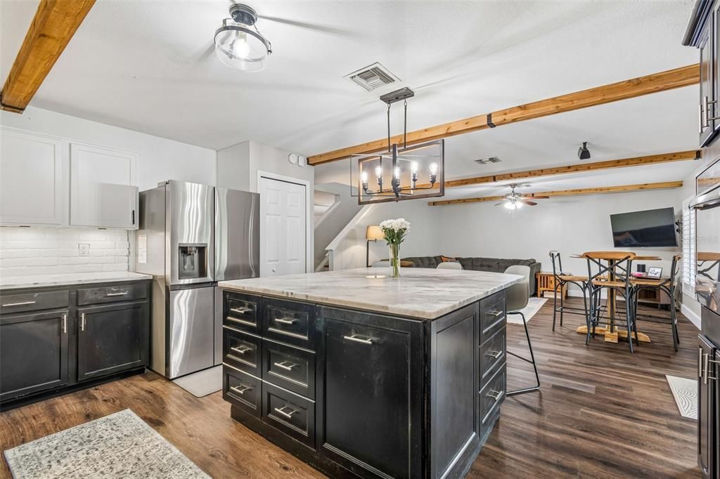 На продажу: $499,900 (6 спален, 3 ванн, 3060 Квадратных фут)