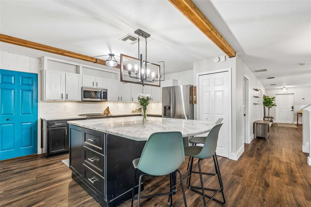 На продажу: $499,900 (6 спален, 3 ванн, 3060 Квадратных фут)