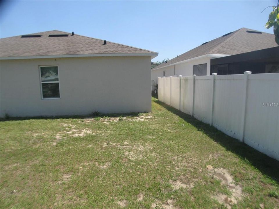 For Rent: $1,800 (3 beds, 2 baths, 1743 Square Feet)