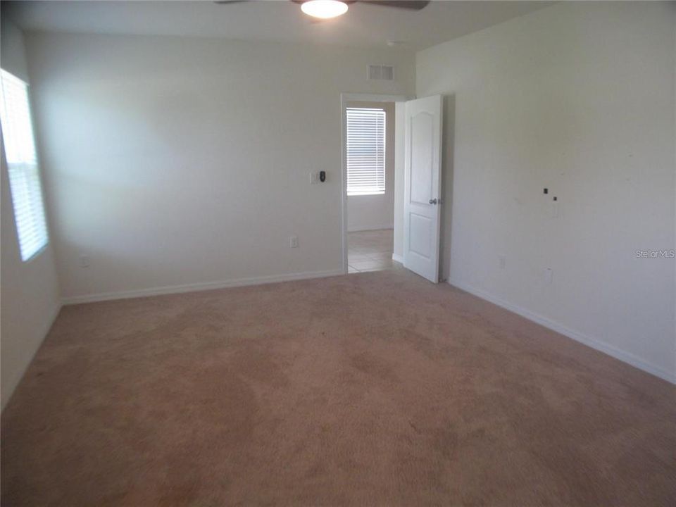 For Rent: $1,800 (3 beds, 2 baths, 1743 Square Feet)