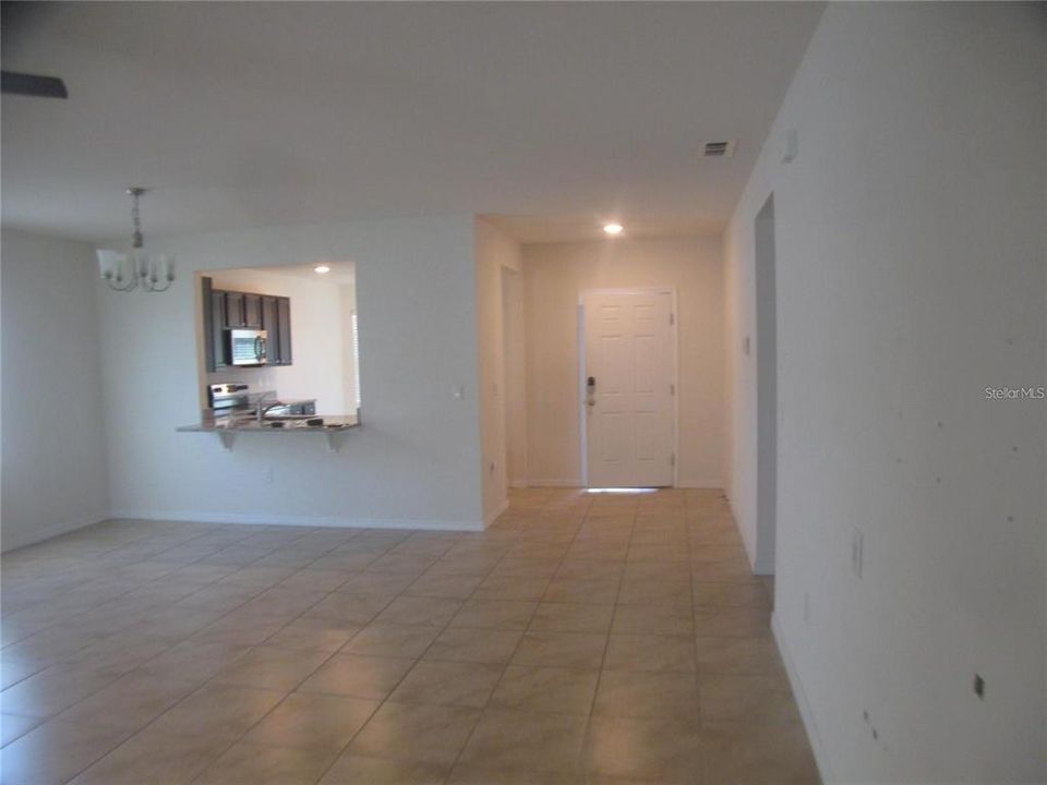 For Rent: $1,800 (3 beds, 2 baths, 1743 Square Feet)