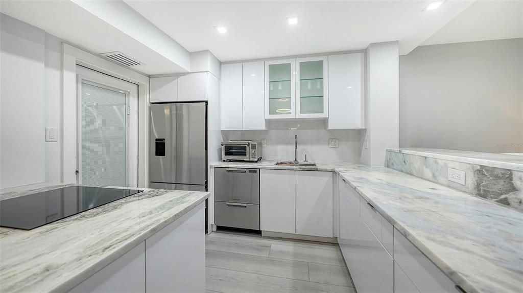 For Sale: $565,000 (2 beds, 2 baths, 1205 Square Feet)