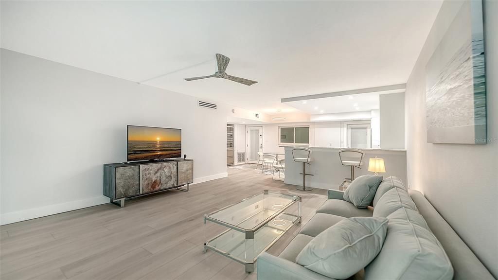 For Sale: $565,000 (2 beds, 2 baths, 1205 Square Feet)